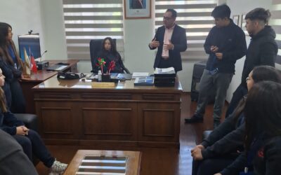 Delegado Presidencial Claudio Merino Neira  recibe a estudiantes de 3er Año Medio de la Especialidad de Administración