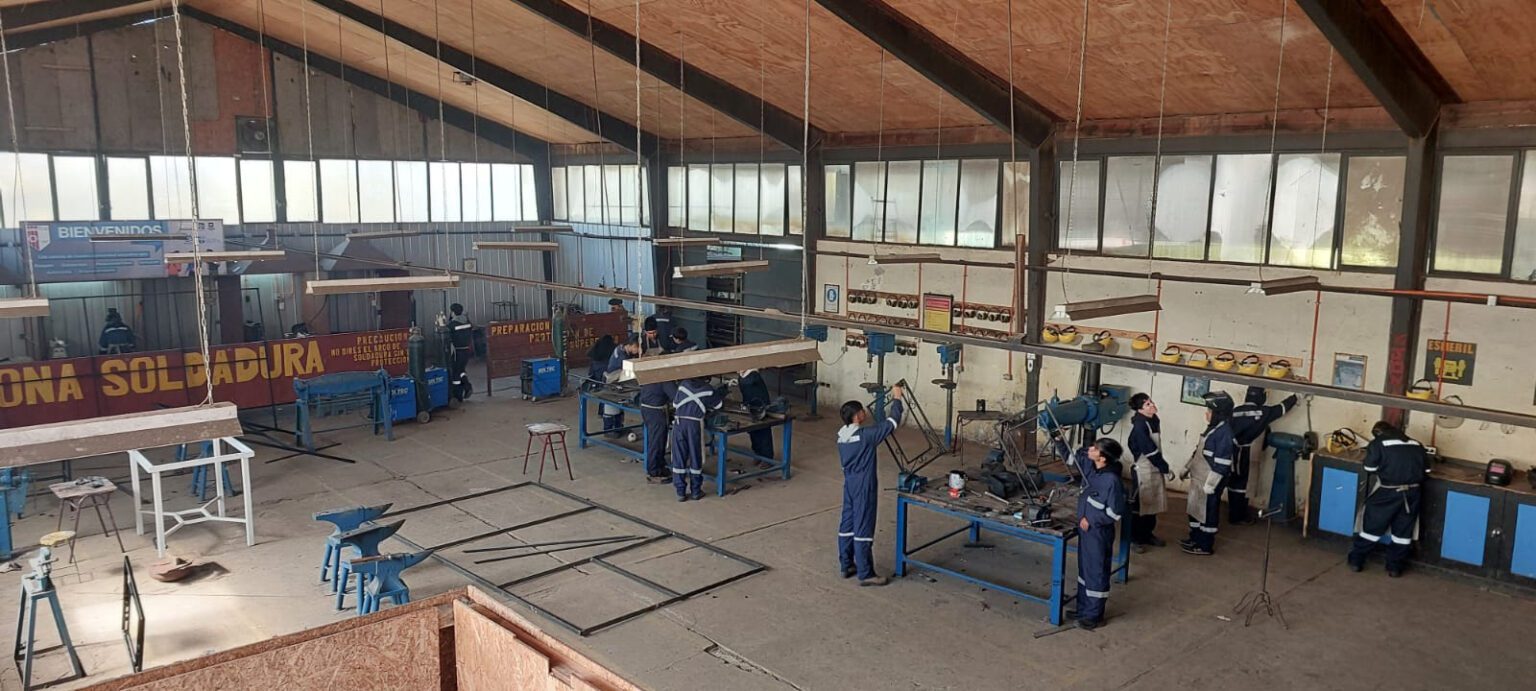 taller_cm-1536x691